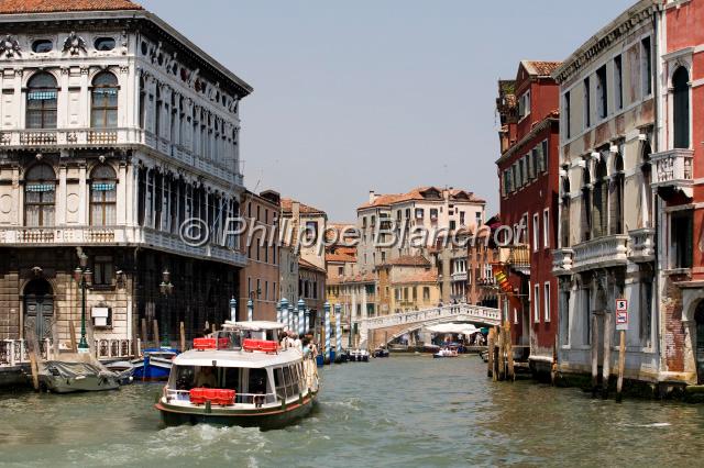 italie venise 05.jpg - Vaporetto sur le grand CanalVenise, Italie